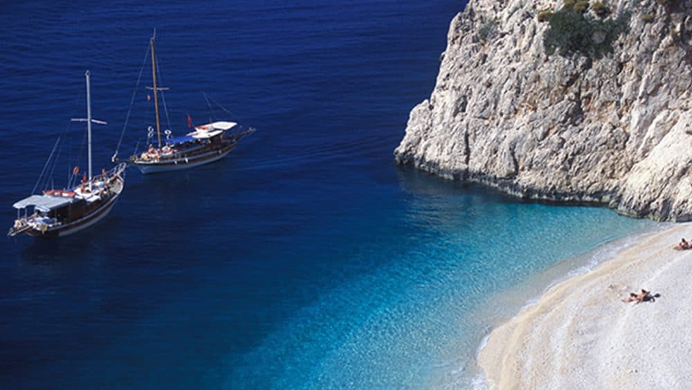 Mit der blauen Reise viele idyllische Buchten kennenlernen