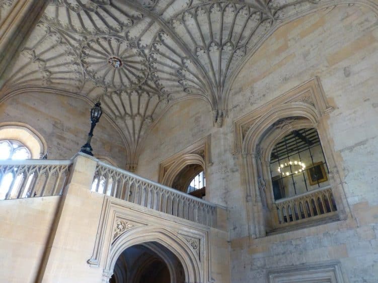 Sieht aus wie in Hogwarts! Der Weg zur Dining Hall in der Christ Church in Oxford
