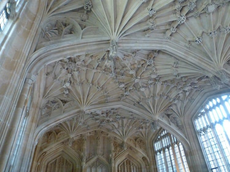 Auch hier wieder der Blick nach oben auf die imposante Decke der Divinity School