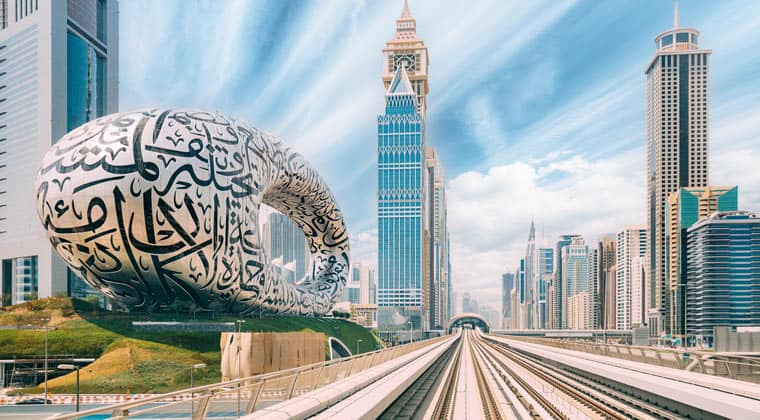 Blick auf das Museum of the Future an der Sheikh Zayed Road