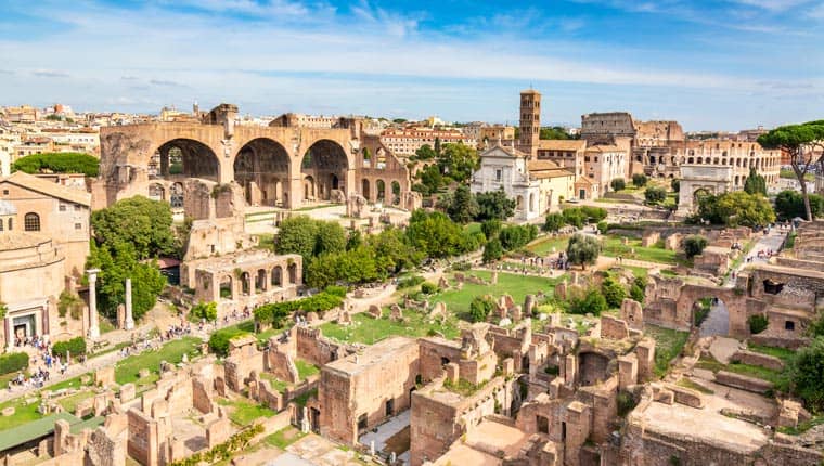 Forum Romanum - Blick auf die Ruinen der Ausgrabungsstätte