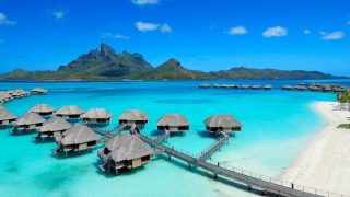 Das Four Seasons Resort Bora Bora bietet beste Ausblicke auf den Mount Otemanu