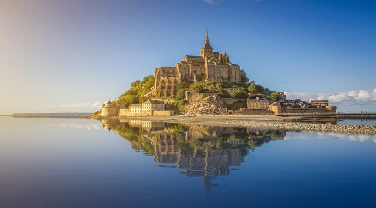 Blick auf das Kloster Mont Saint-Michel auf der gleichnamigen Klosterinsel