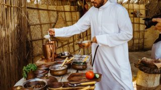 Das Frühstück wird von Beduinen frisch zubereitet.