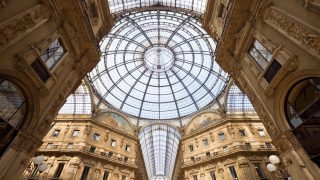 Shopping in der berühmten, überdachten Einkaufspassage Galleria Vittorio Emanuele