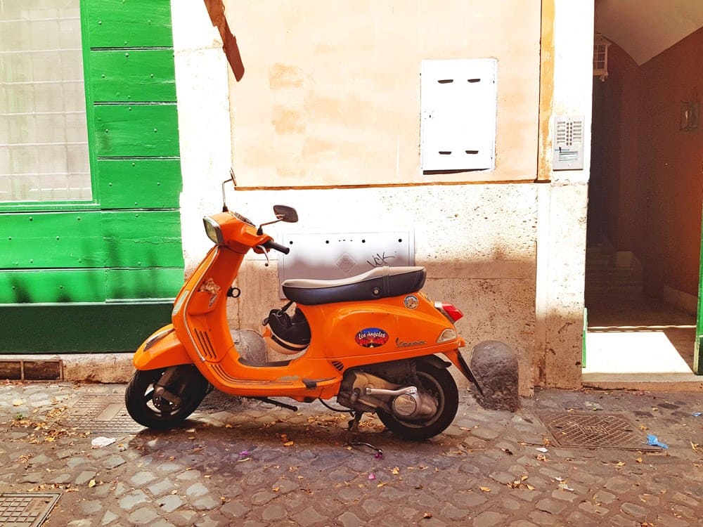 Bestes Fortbewegungsmittel durch Roms enge Gassen: Der Roller