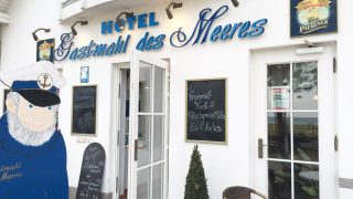 Das Restaurant und Hotel Gastmahl des Meeres in sassnitz. Wer hier nicht resviert, bleibt vielleicht hungrig.
