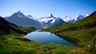 die Schweiz hat viele Alpen Gletscher, der Morteratschgletscher ist perfekt für eine schöne Wanderung
