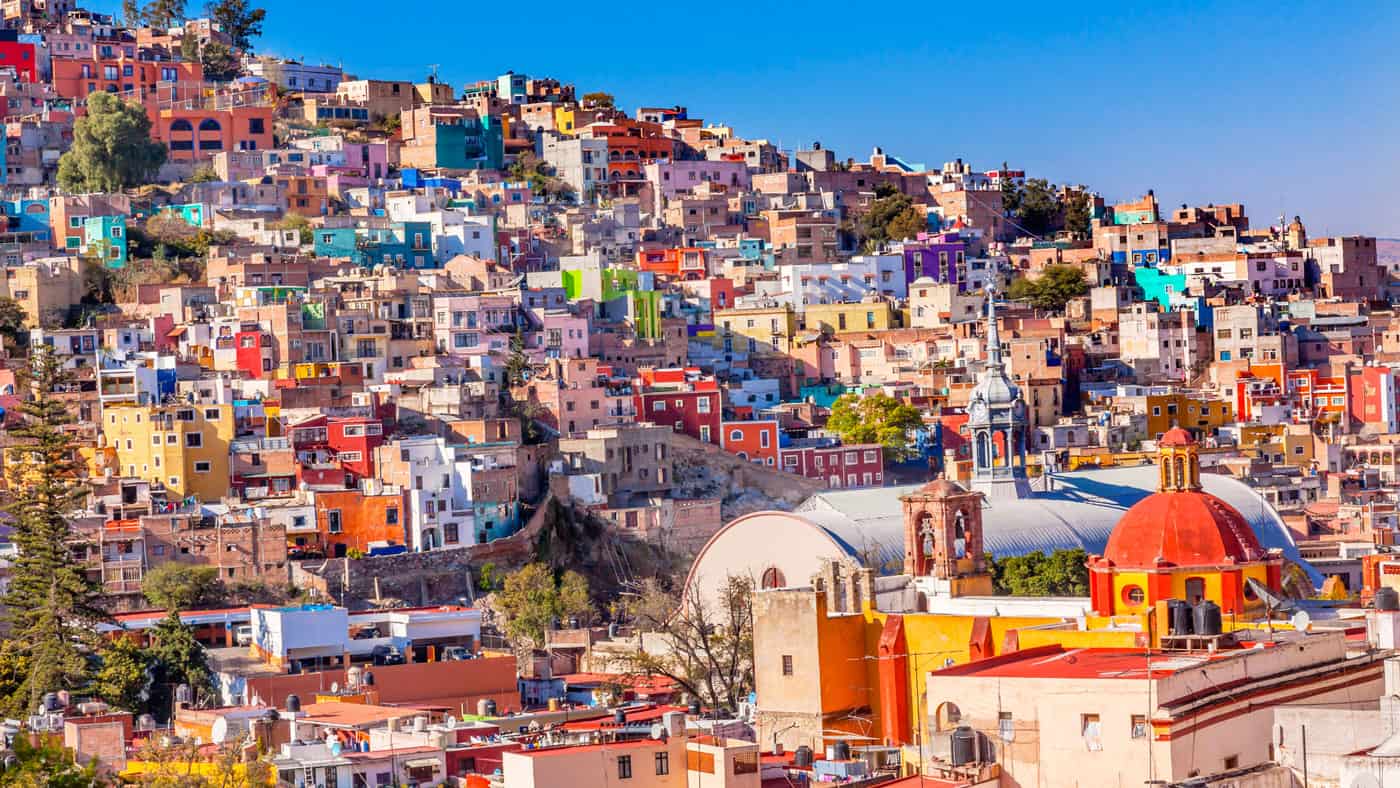 Die zauberhaft bunte Stadt Guanajuato zählt zu den TOP Mexiko Sehenswürdigkeiten (istockphoto/bpperry)