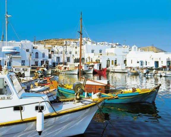 Der romantische Hafen in Paros