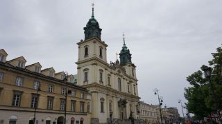 Die Heilig-Kreuz-Kirche: In einen der Kirchenpfeiler wurde 1882 die Urne mit dem Herz von Frédéric Chopin eingesetzt