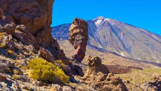 Die imposante Felsformation Roques de Garcia inmitten des Teide-Nationalparks lässt sich problemlos über einen gut ausgebauten Rundweg erkunden