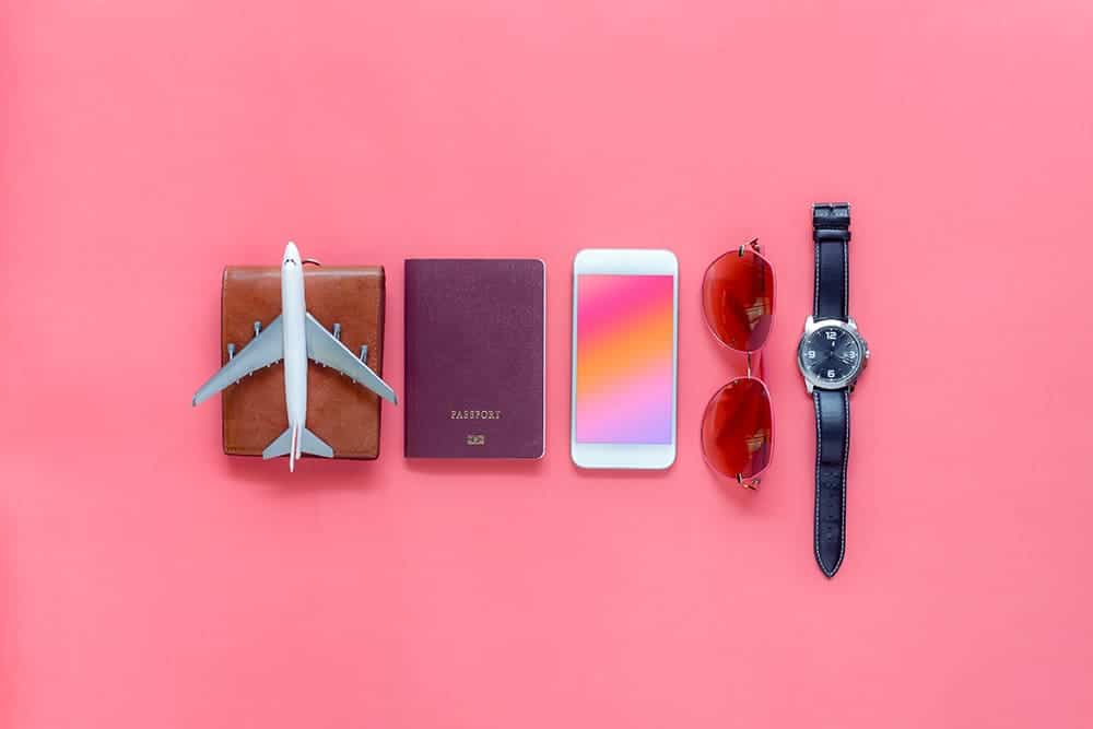 Wer in den Urlaub fliegt, hat allerlei Utensilien dabei, wie z.B. Smartphone, eBook-Reader, Tablet oder essentielle Dinge wie Reisepass, Führerschein, Kreditkarte