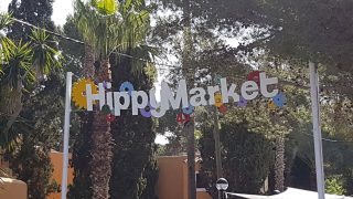 Hereinspaziert: Hier geht es zum Hippiemarkt Punta Arabi.
