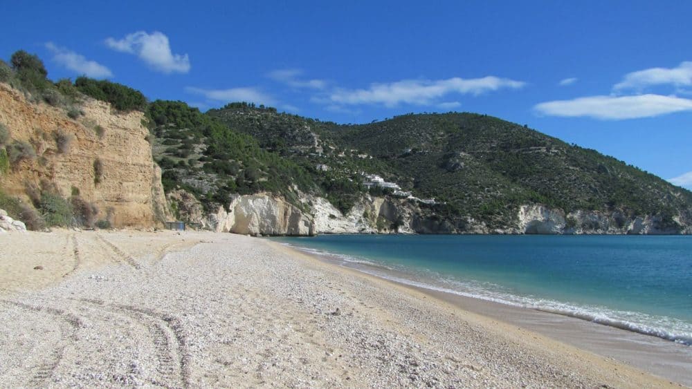 Strand von Mattinata in Apulien
