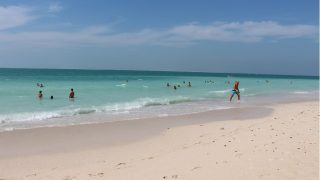 Türkisblaues Meer und feinster Sandstrand am Kite Beach