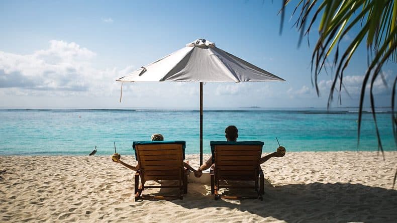 Kokosnuss Schlürfen auf den Malediven. Was gibt es besseres?