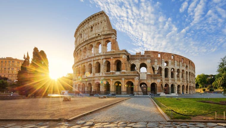 Beeindruckend: das Kolosseum in Rom, angestrahlt von der Morgensonne.