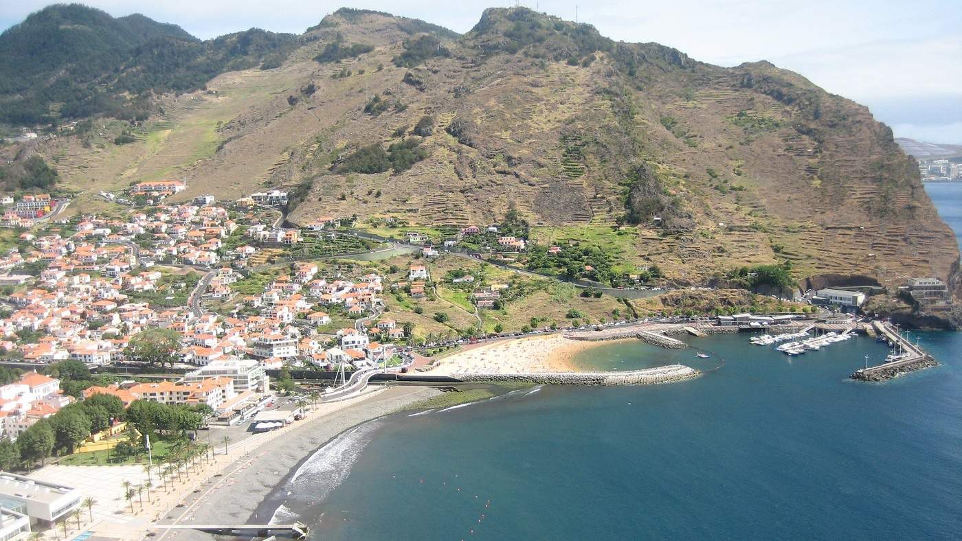 Machico - einer von Madeiras wenigen Sandstränden