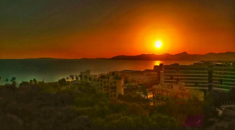 Sonnenuntergang vom Katagi Blau