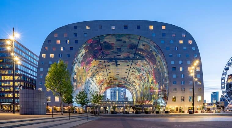 Das Gebäude „Markthal“ in Rotterdam