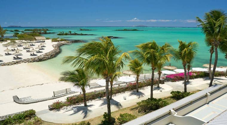 Mauritius Hotel Lagoon Attitude Blick auf das Meer und die Palmen