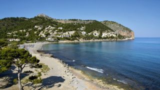 Das Melbeach Hotel Spa fügt sich schön in die atemberaubende Landschaft Mallorcas ein