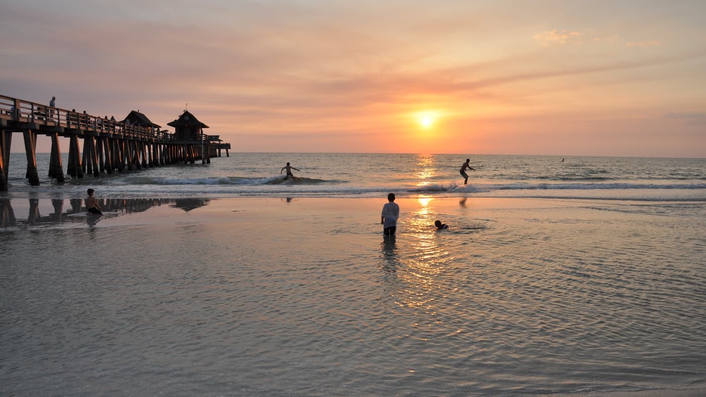 Naples Pier bei Sonnenuntergang