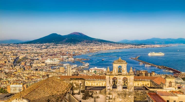 Neapel mit Blick auf Vesuv