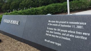 Das Pentagon Memorial gedenkt der Opfer des 11. September 2001