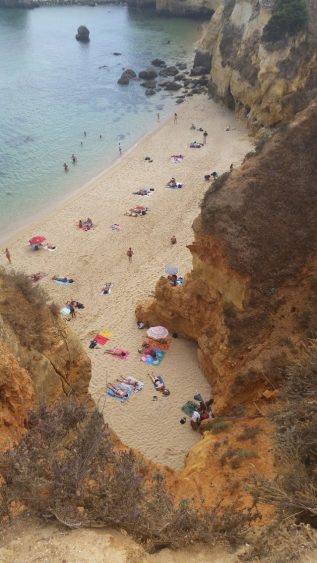 Die Praia do Pinhão von oben