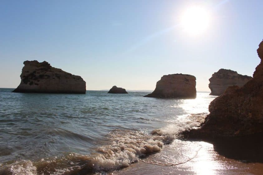 Die Praia dos Três Irmãos am Abend