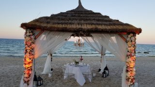 Und das Private Dining am Strand, wie hier im TUI SENSIMAR Scheherazade in Tunesien.