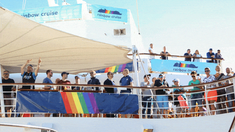 Überall prangert die Regenbogenflagge - das Symbol der Community
