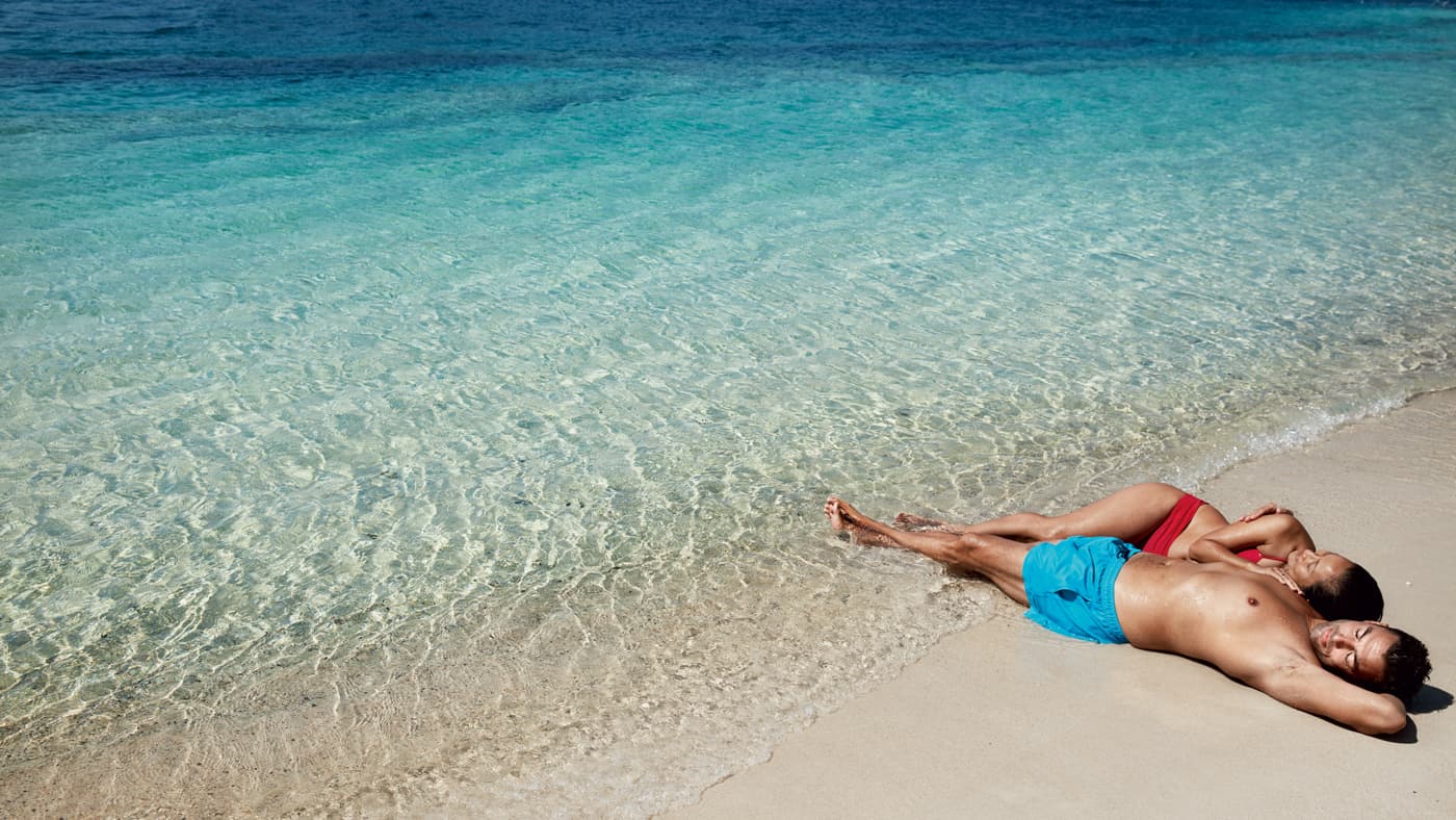 Entspannt im Urlaub - so soll es sein! Besser einen Reiseschutz buchen und so das Risiko gering halten.