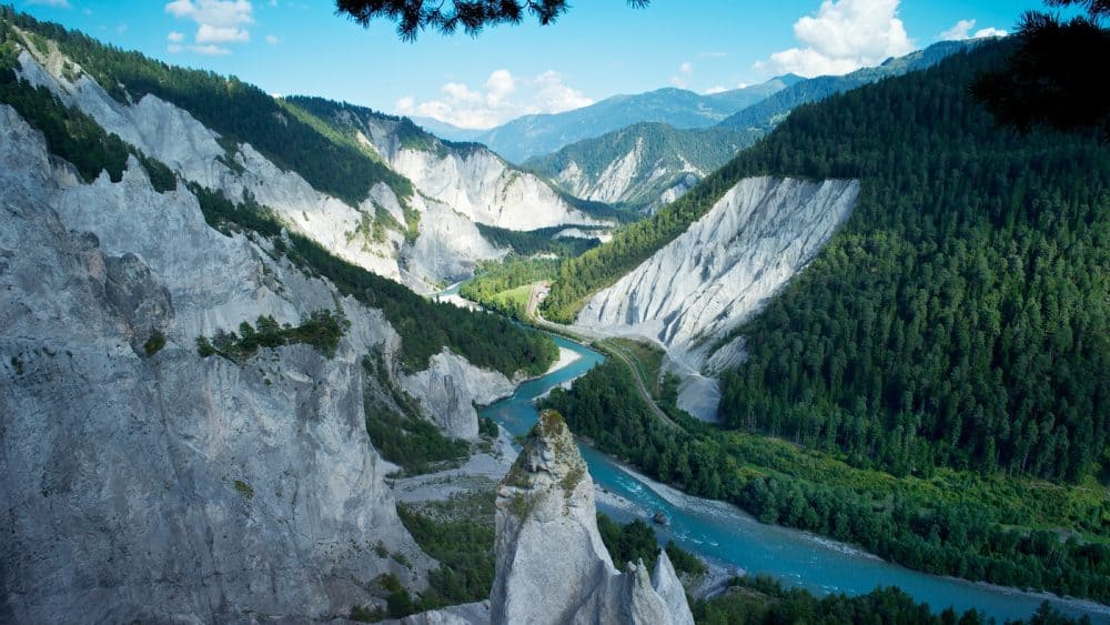 die bis zu 400 m tiefe Rheinschlucht