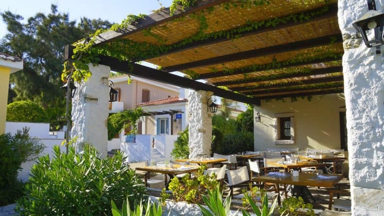 Das Hotelrestaurant im griechischesn Stil