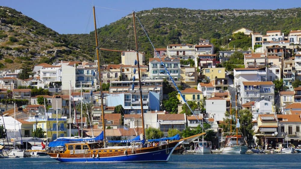 Am Hafen von Pythagório