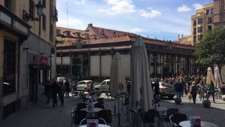 Großer Andrang am San Miguel Mercado in Madrid