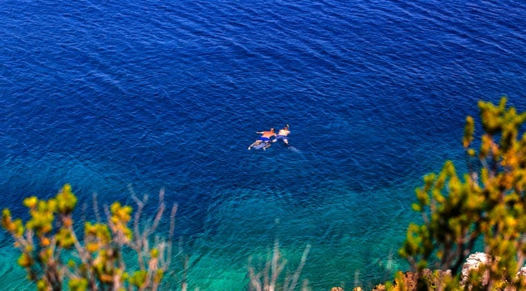 Schnorchler vor der Insel Vis in Kroatien
