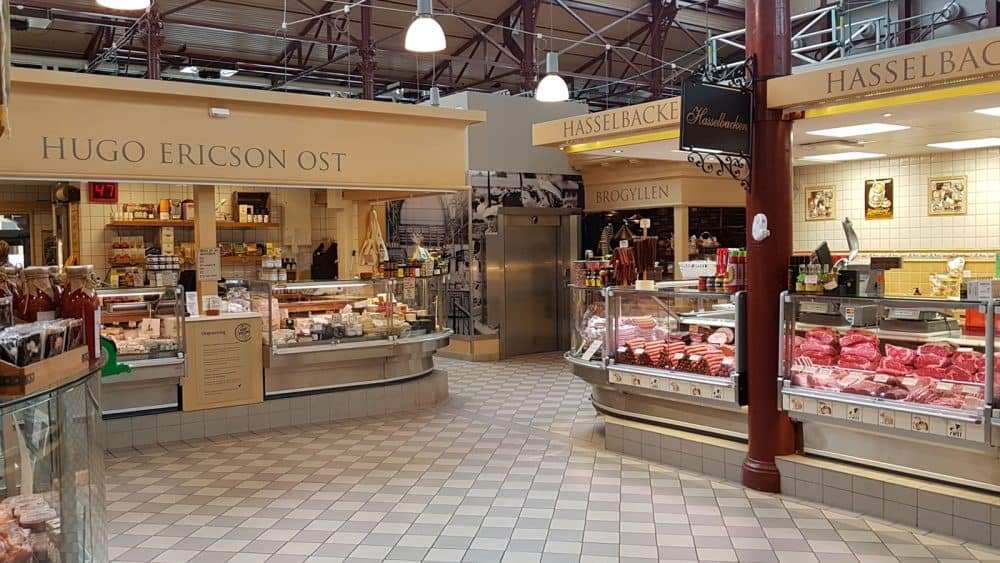 Markthalle mit schwedischen Spezialitäten