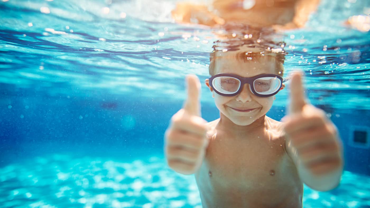 Kids können in einigen ROBINSON Clubs schwimmen lernen bzw. ihr Abzeichen machen