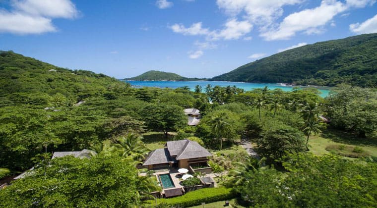 Seychellen Hotel Constance Ephelia Seychelles Hotel umgeben von grüner Natur