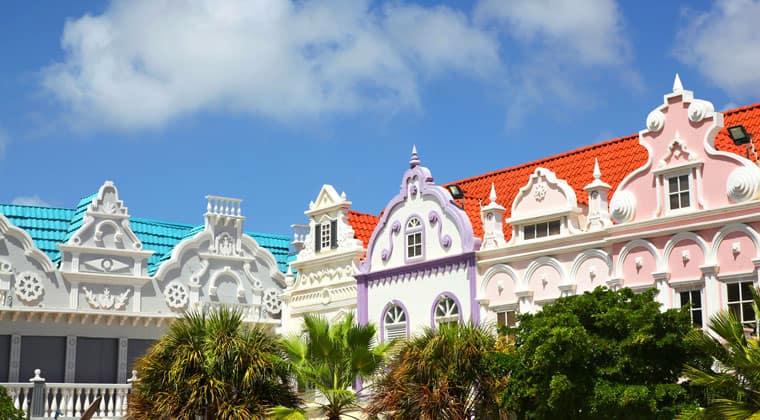flamingo beach aruba Oranjestad die bunten Häuser