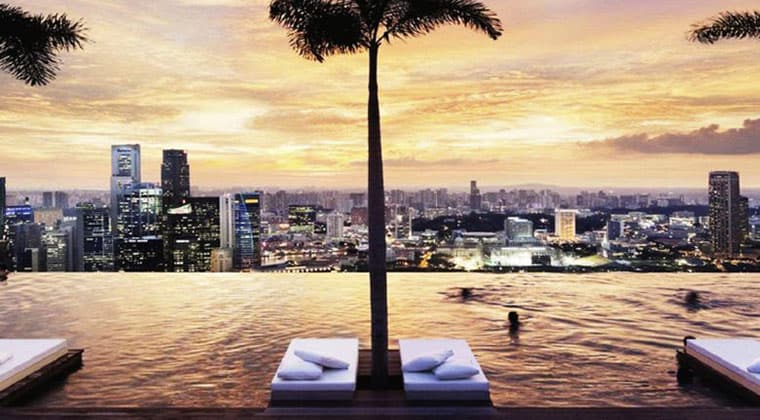 Hotel Marina Bay Sands der längste Rooftop Infinity Pool der Welt