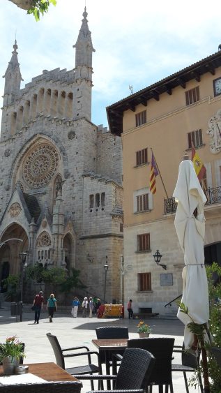 Am Marktplatz in Sóller