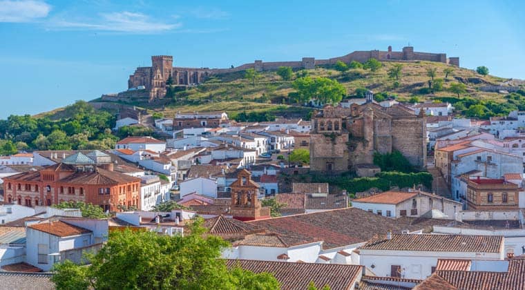 Blick auf die Stadt Aracena, Andalusien