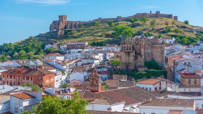 Blick auf die Stadt Aracena, Andalusien