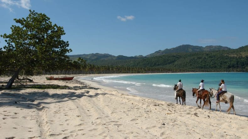 Reiten am Strand, hier an der Playa Rincon (Shutterstock/Stefano Ember)