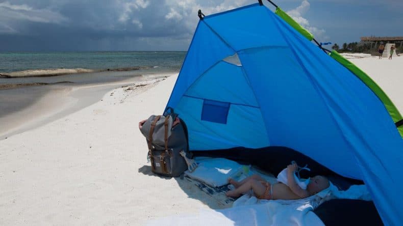 In der Strandmuschel am Strand von Mexiko